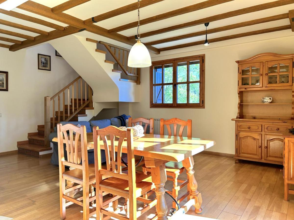 Duplex Familiar I De Muntanya A Escalo By Rural D'Aneuアパートメント エクステリア 写真